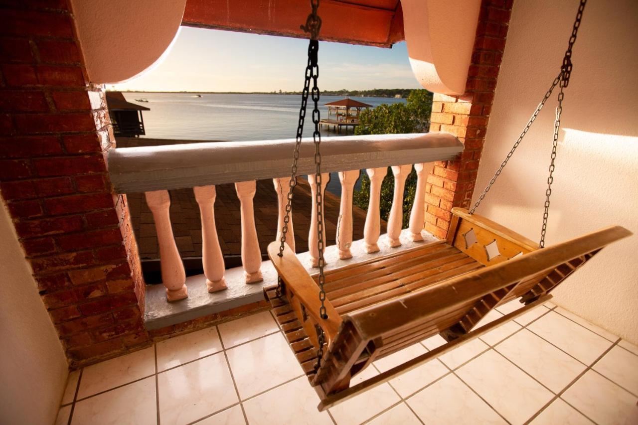 Sea Eye Hotel - Sunset Building Útila Exterior foto